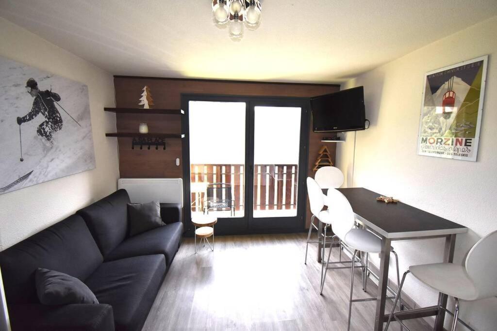 Au Pied Des Pistes: Cozy With Valley Views And Wi-fi