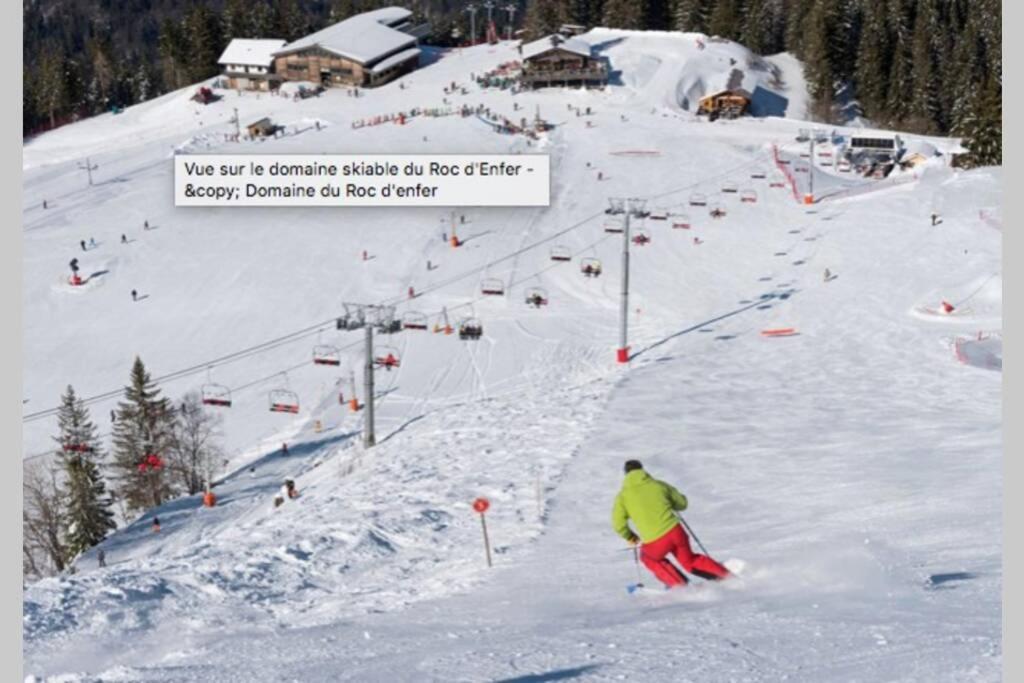 Apartment Au Pied Des Pistes: Cozy With Valley Views And Wi-fi